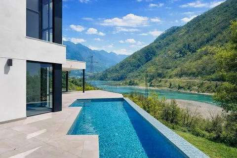 Expose Villa Adjara
