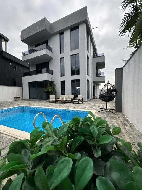 Дом 700 м², Район Багратиони в Батуми