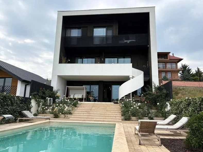 House 600 m² in Batumi