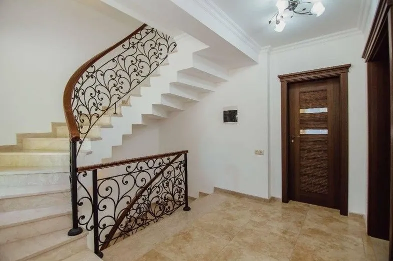 Дом 1200 м², Район Зелёный Мыс в Батуми