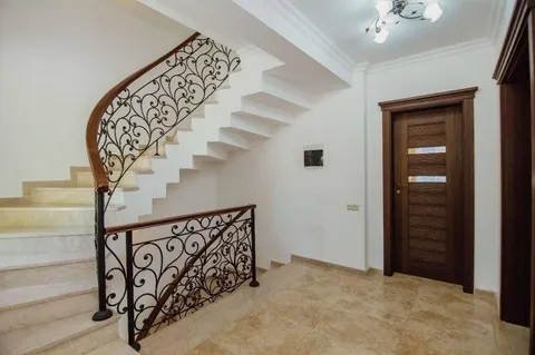 Дом 1200 м², Район Зелёный Мыс в Батуми