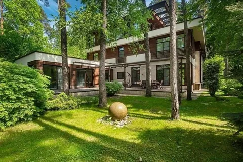 Дом 1000 м², Район Зелёный Мыс в Батуми