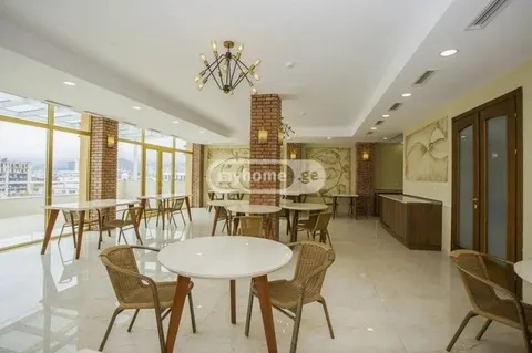 Дом 2400 м², Район Руставели в Батуми