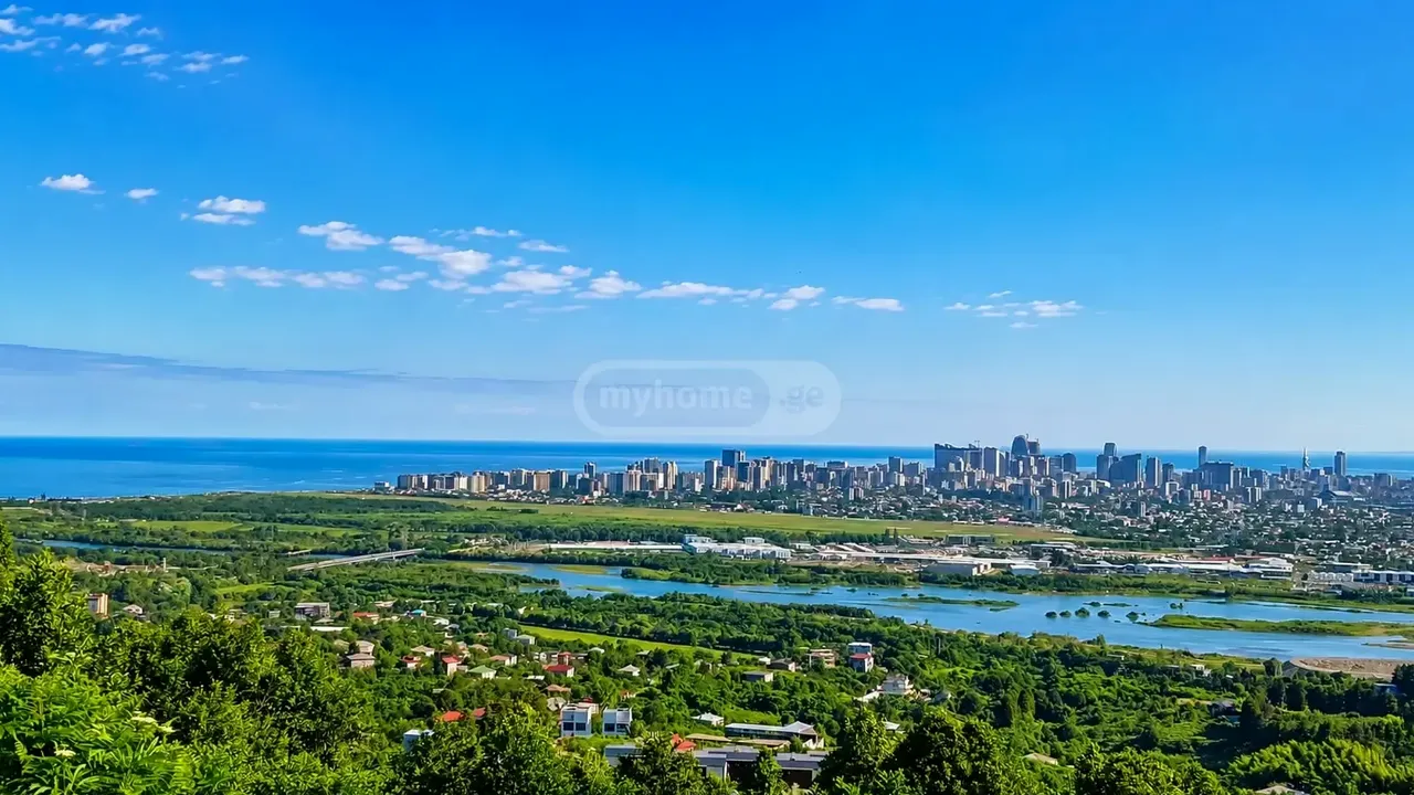 Участок 1886 м² в Батуми